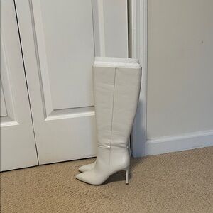 Elegant White Heeled Boots